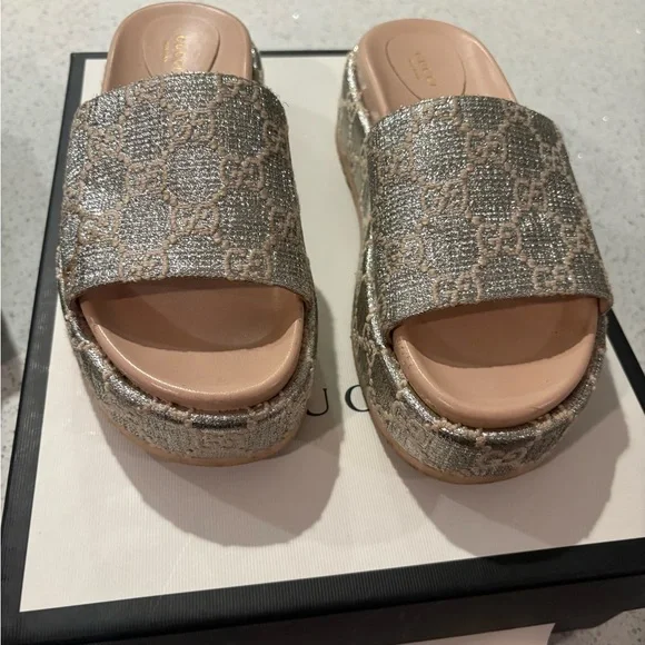 Gucci Silver Sandals with Glittery Design - Picture 2 of 4